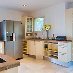 Beachfront Penthouse Marbella, Rio Real Playa アパート *