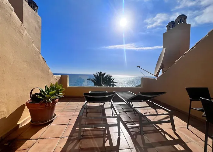 Beachfront Penthouse Marbella, Rio Real Playa マルベーリャ