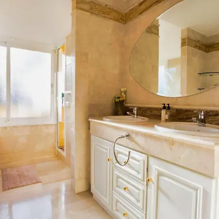 Beachfront Penthouse Marbella, Rio Real Playa Διαμέρισμα *