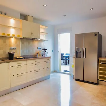 Beachfront Penthouse Marbella, Rio Real Playa Apartman *