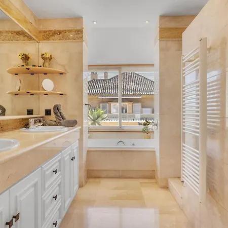 Beachfront Penthouse Marbella, Rio Real Playa *