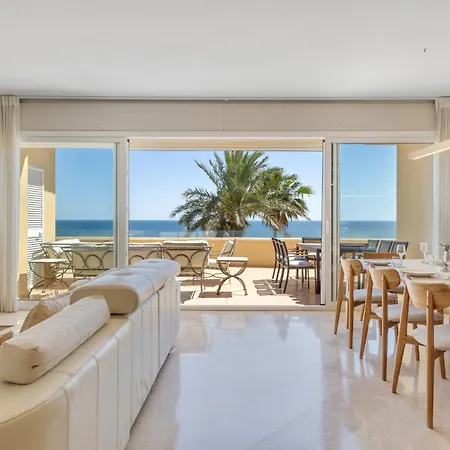 Beachfront Penthouse Marbella, Rio Real Playa Daire *