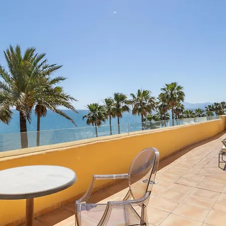 Beachfront Penthouse Marbella, Rio Real Playa Daire *