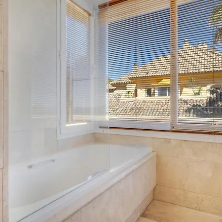 Beachfront Penthouse Marbella, Rio Real Playa Daire *