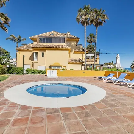 Beachfront Penthouse Marbella, Rio Real Playa Daire