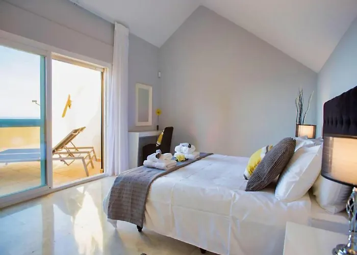 아파트 Beachfront Penthouse Marbella, Rio Real Playa *