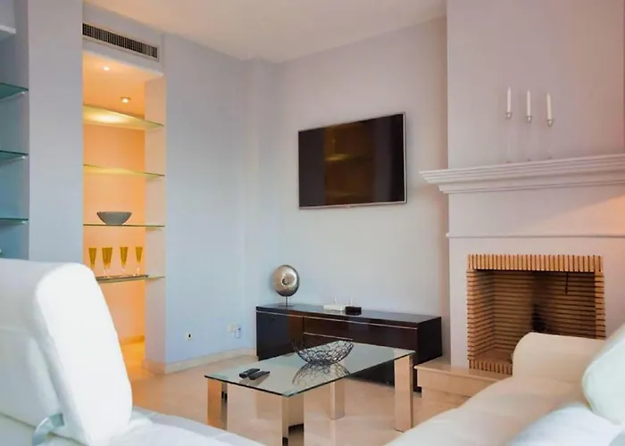 Beachfront Penthouse Marbella, Rio Real Playa 아파트 *