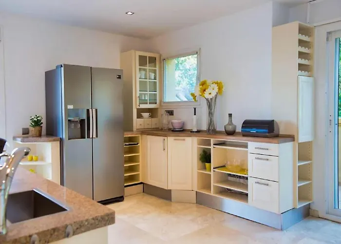 Beachfront Penthouse Marbella, Rio Real Playa 아파트 *