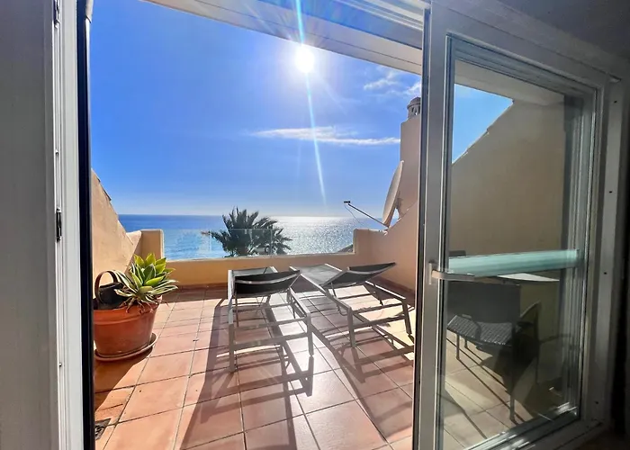 Beachfront Penthouse Marbella, Rio Real Playa * 마르베야