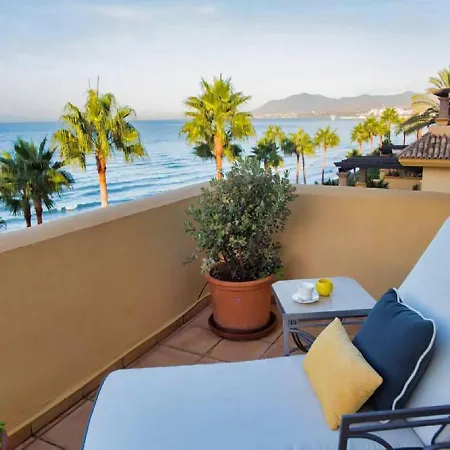 Beachfront Penthouse Marbella, Rio Real Playa Apartment *